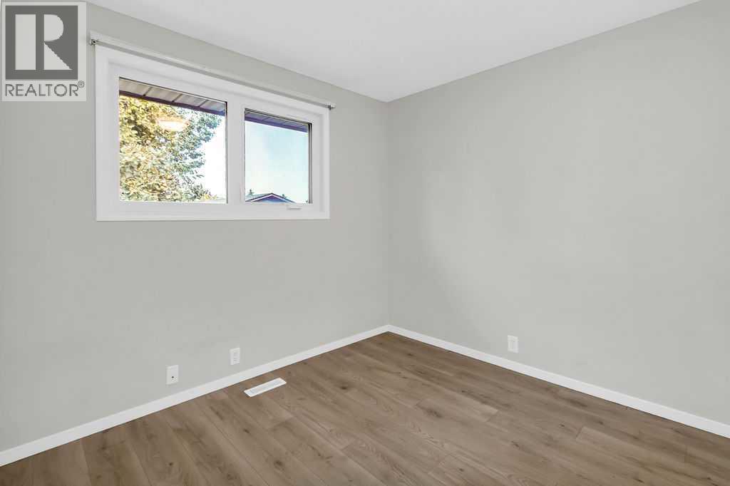 Photo 15 of 10 Radcliffe Crescent Se, Calgary AB