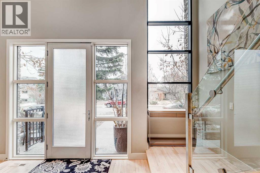Photo 2 of 3917 15 A Street Sw, Calgary AB