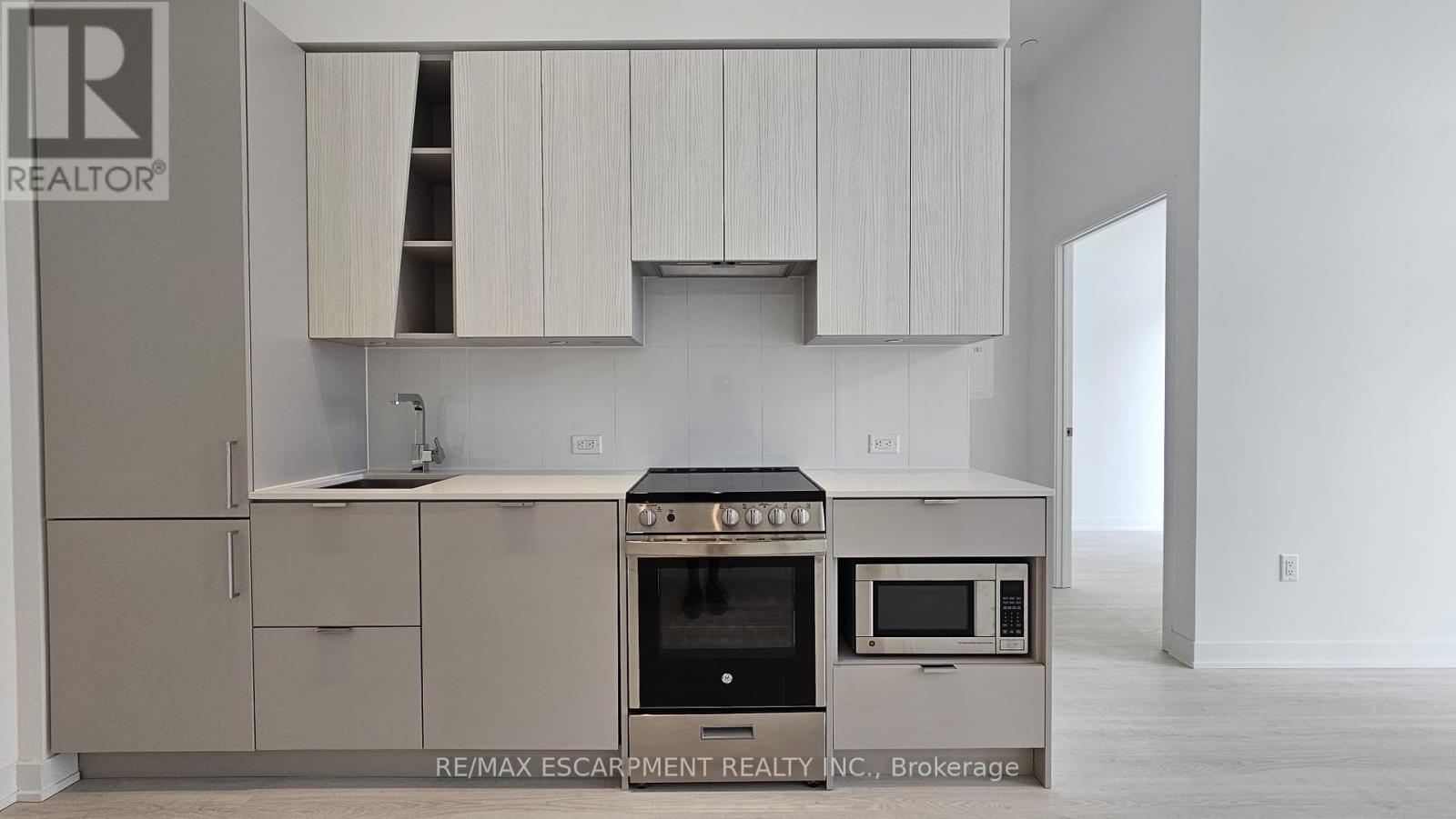 Photo 4 of 608 3883 Quartz Road, Mississauga ON