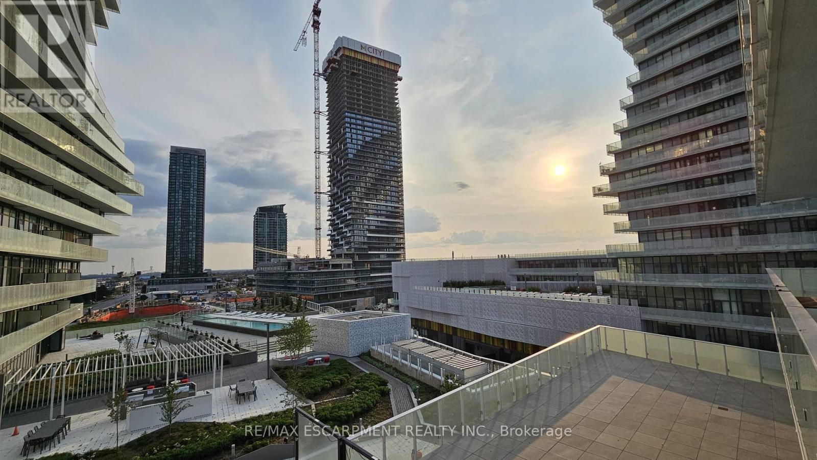 Photo 10 of 608 3883 Quartz Road, Mississauga ON