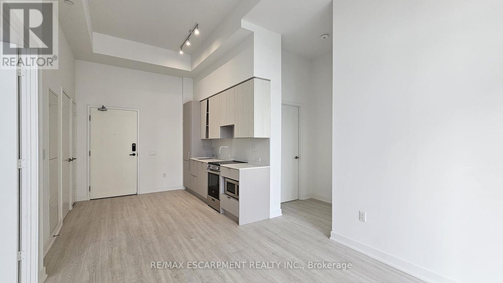Photo 3 of 608 3883 Quartz Road, Mississauga ON