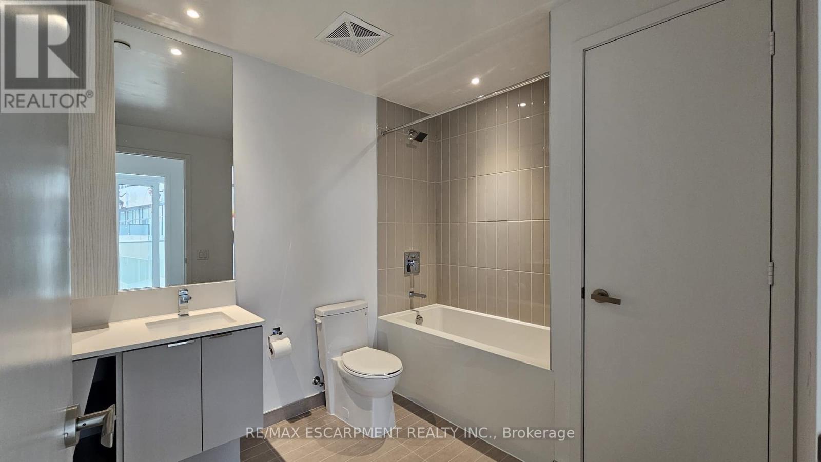Photo 9 of 608 3883 Quartz Road, Mississauga ON