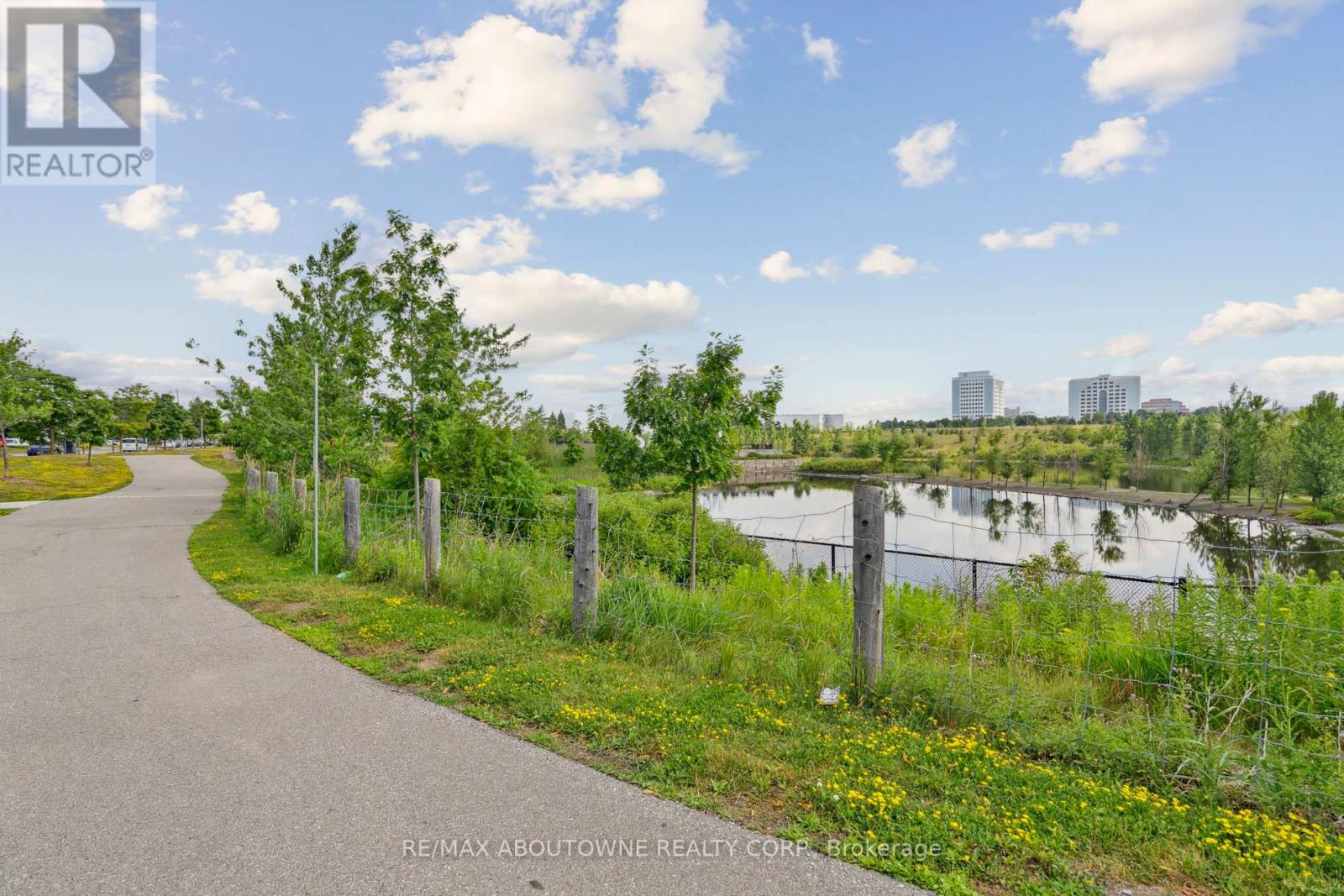 Photo 49 of 211 4 320 Matheson Boulevard W, Mississauga ON