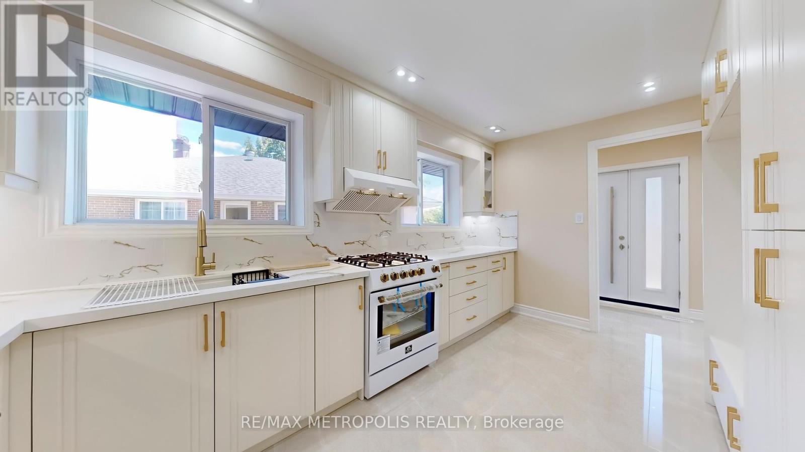 Photo 11 of 7087 Landen Court, Mississauga ON
