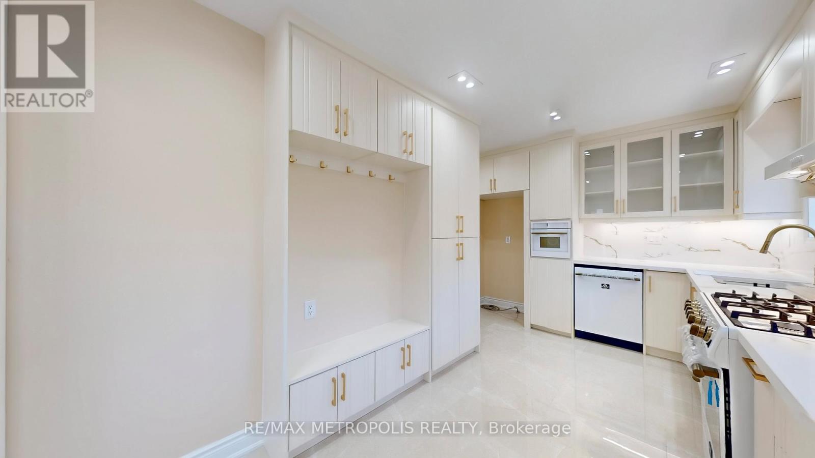 Photo 13 of 7087 Landen Court, Mississauga ON