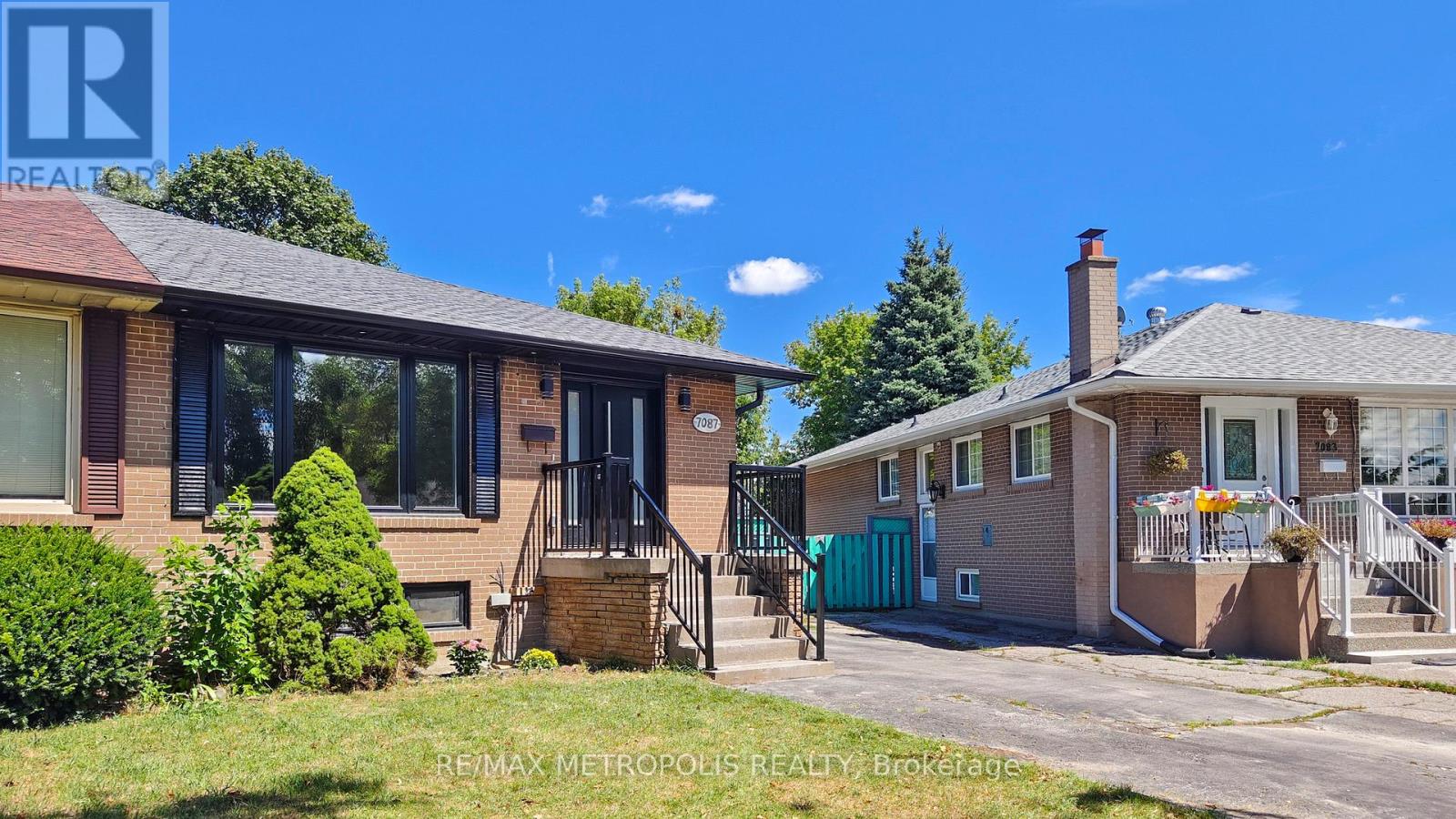 Photo 3 of 7087 Landen Court, Mississauga ON