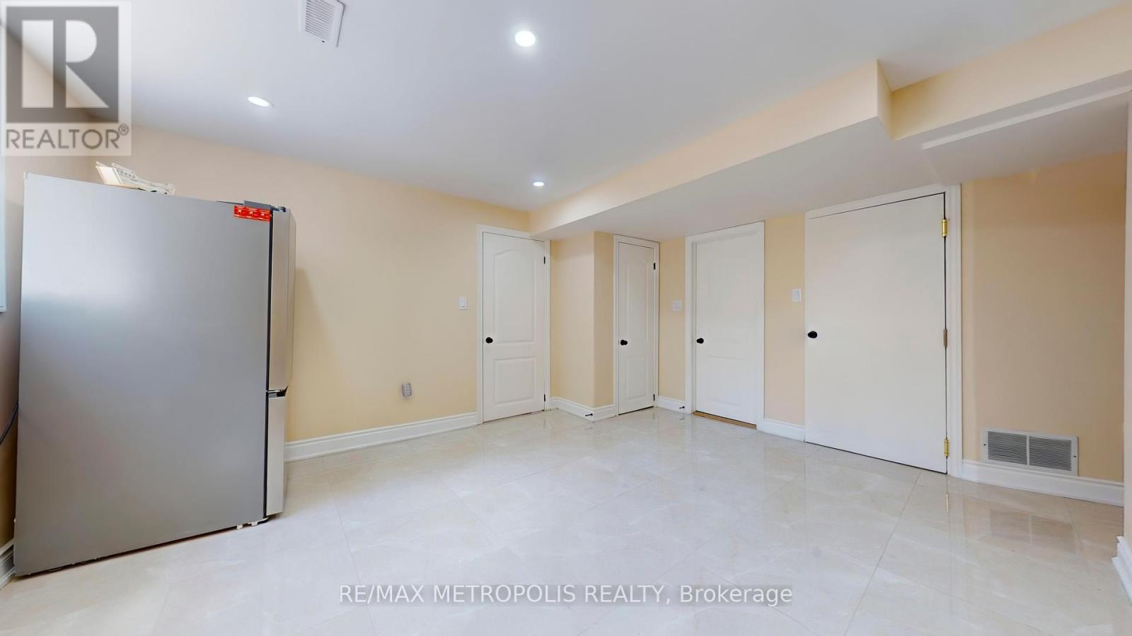 Photo 30 of 7087 Landen Court, Mississauga ON