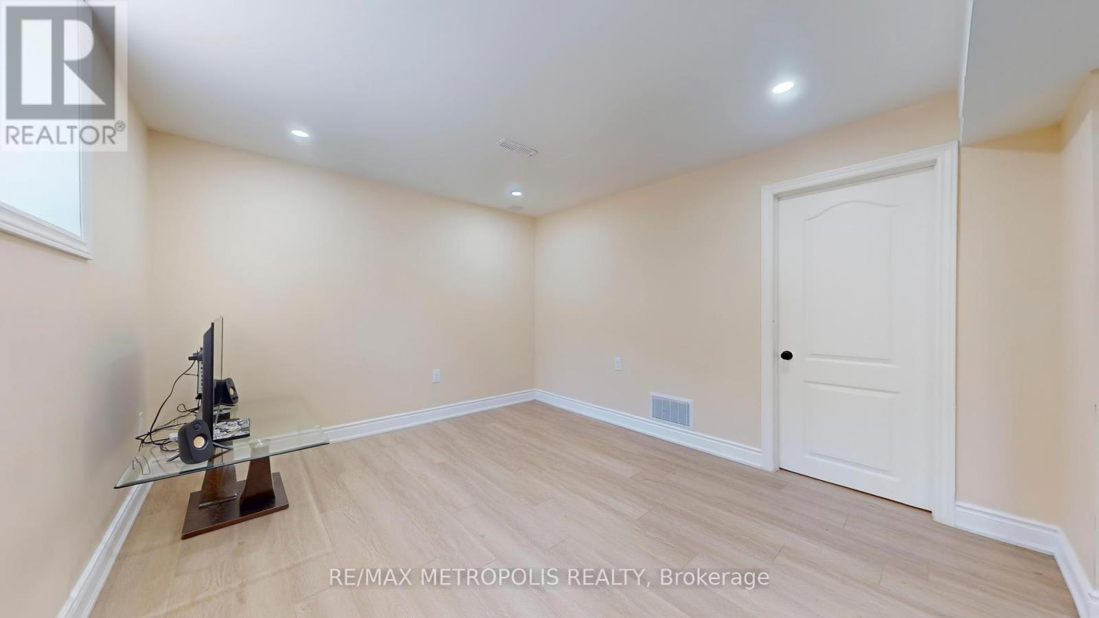 Photo 33 of 7087 Landen Court, Mississauga ON