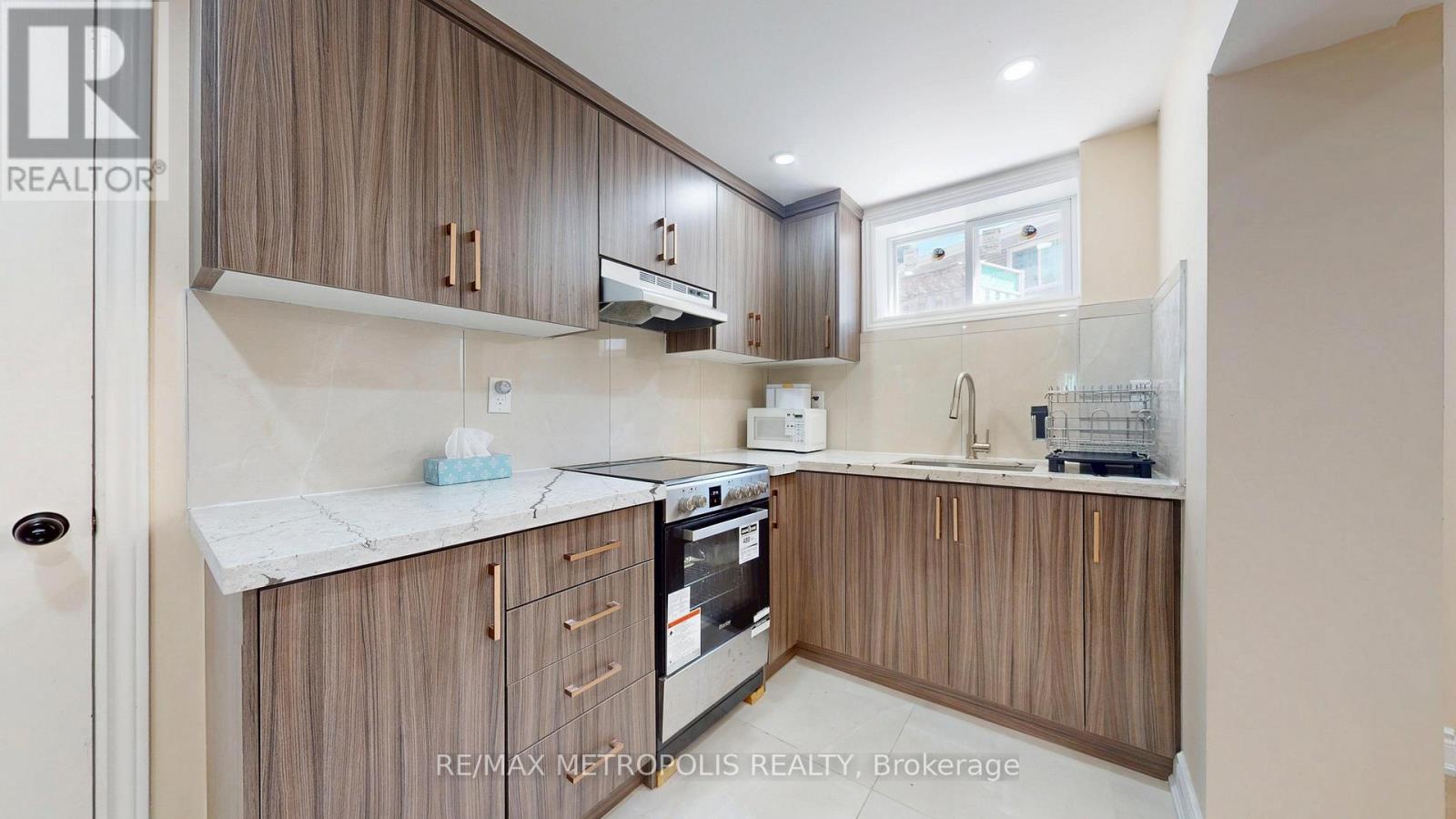 Photo 34 of 7087 Landen Court, Mississauga ON