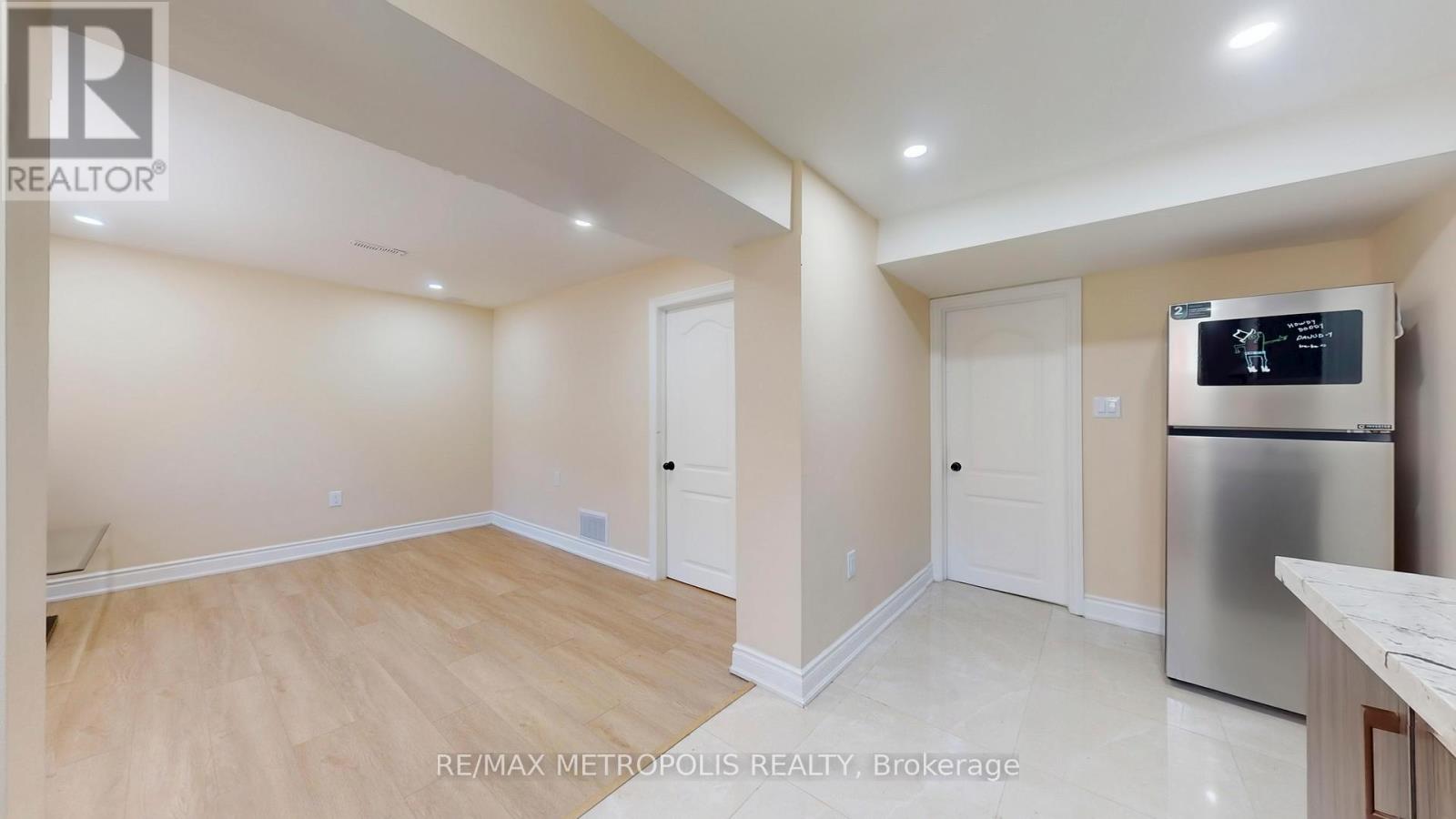 Photo 35 of 7087 Landen Court, Mississauga ON