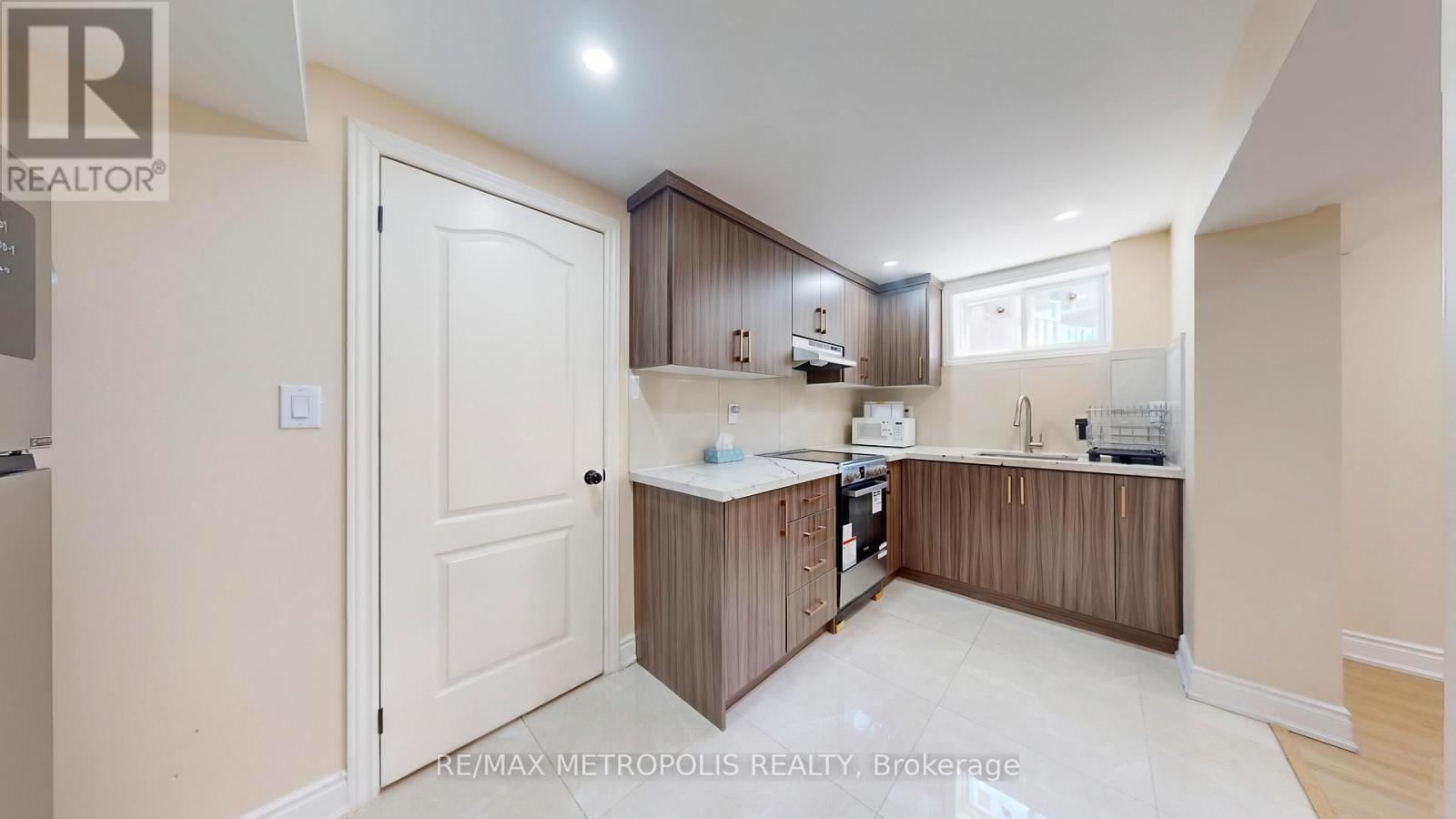 Photo 36 of 7087 Landen Court, Mississauga ON