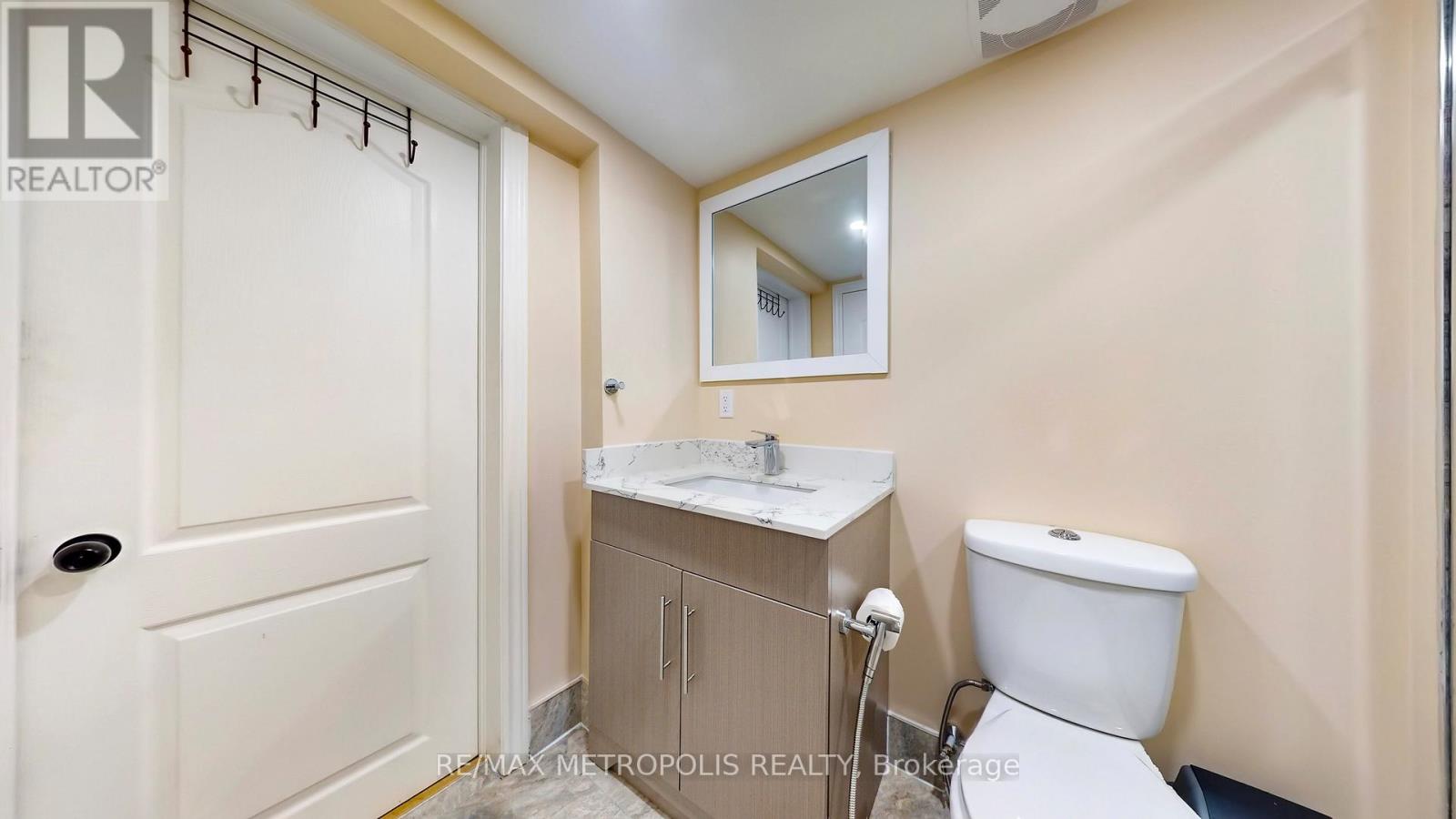 Photo 40 of 7087 Landen Court, Mississauga ON