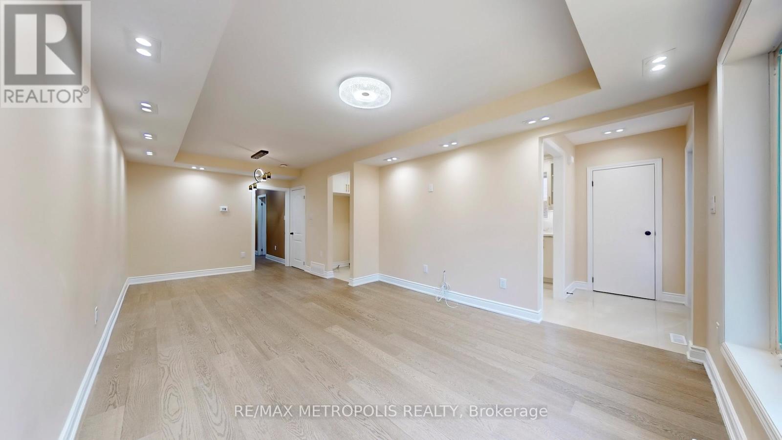 Photo 7 of 7087 Landen Court, Mississauga ON