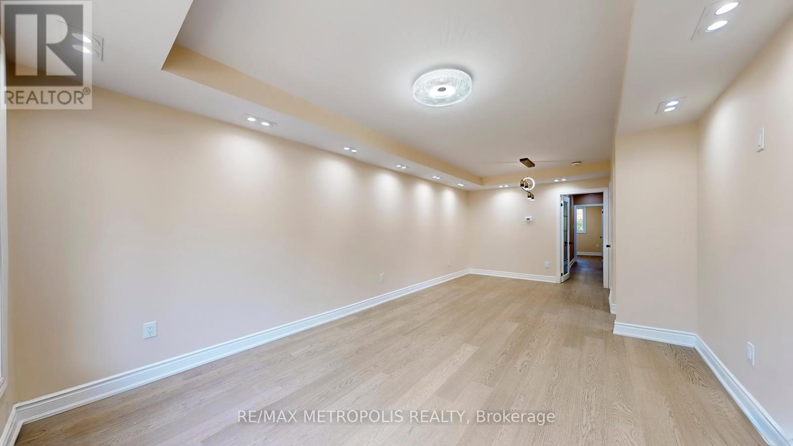 Photo 8 of 7087 Landen Court, Mississauga ON