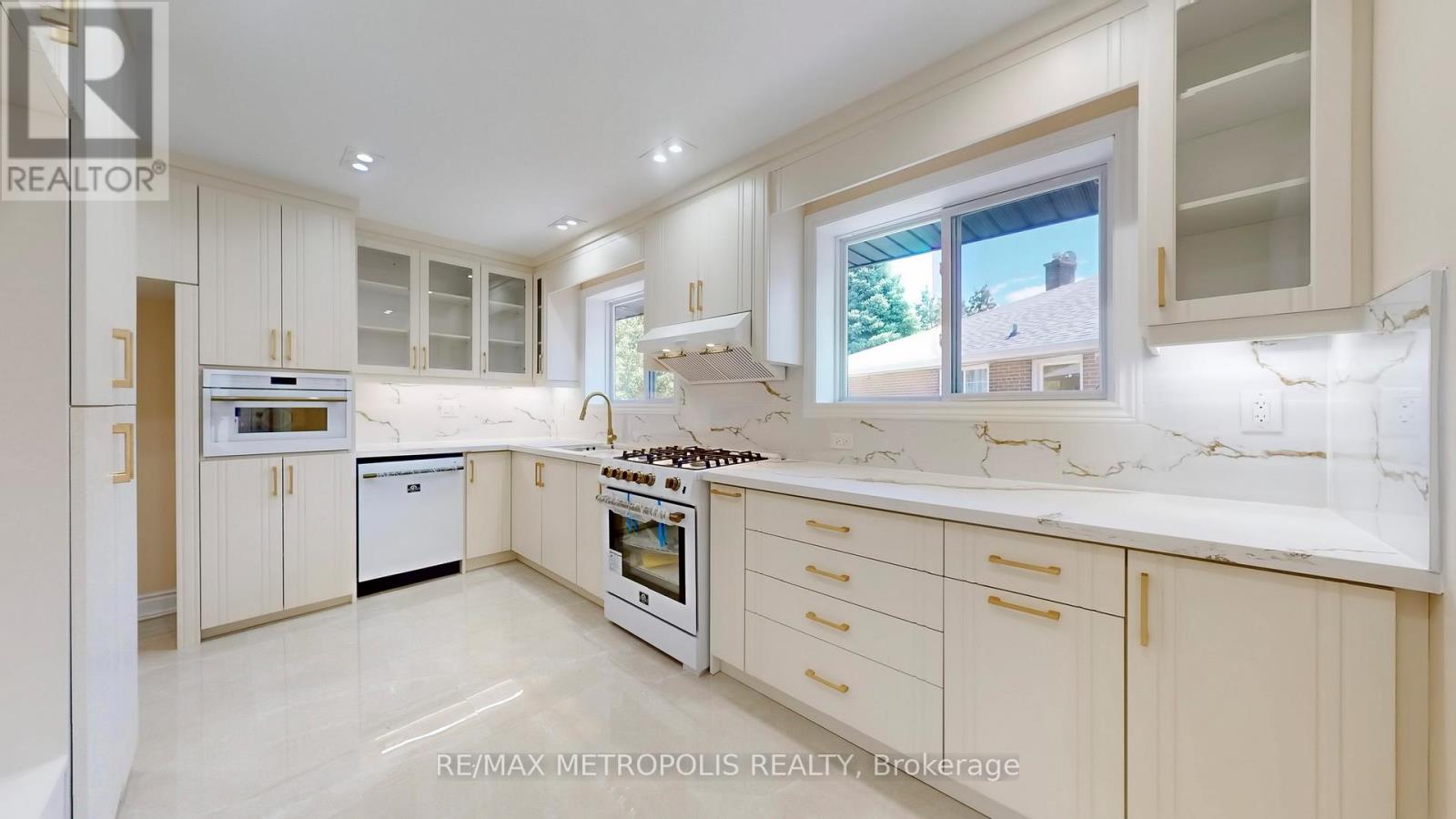 Photo 9 of 7087 Landen Court, Mississauga ON
