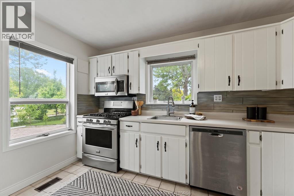 Photo 21 of 297 Talbot South, Essex ON
