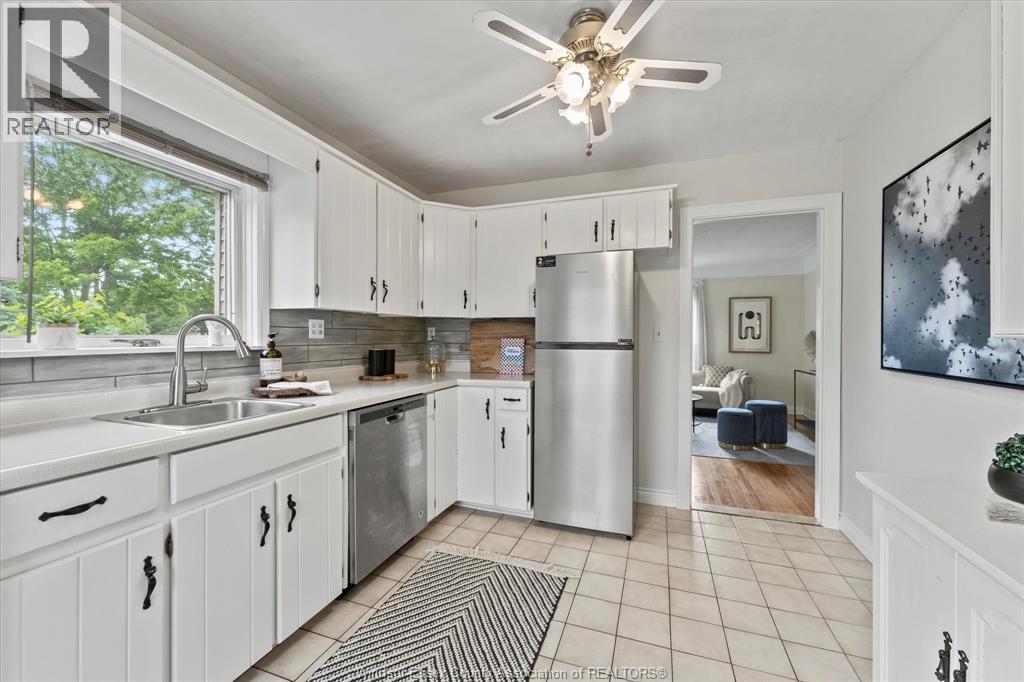 Photo 46 of 297 Talbot South, Essex ON
