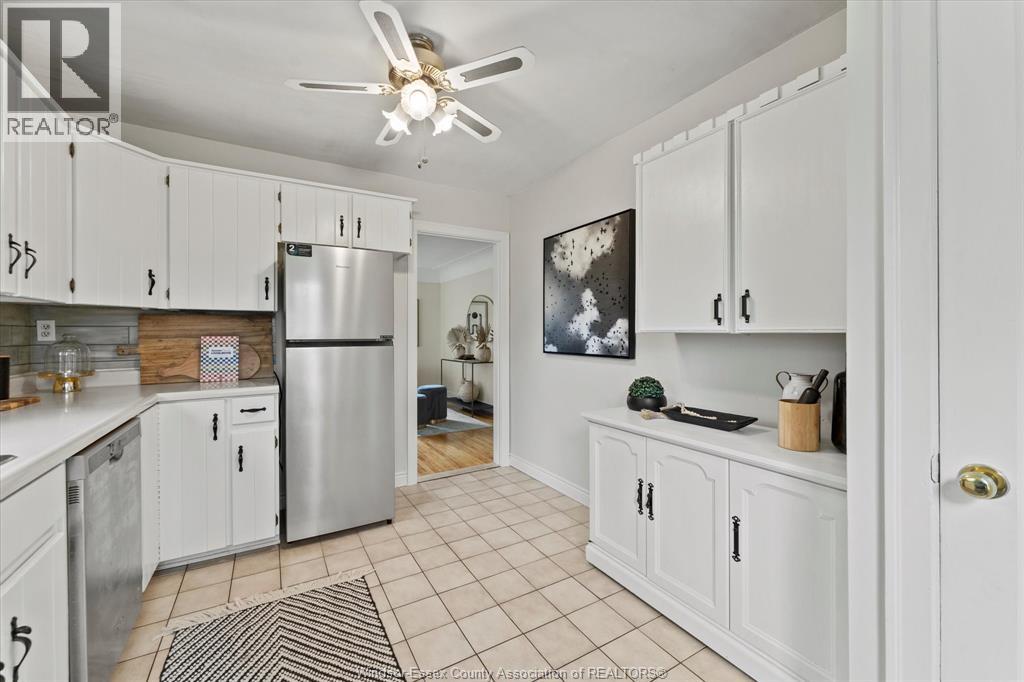 Photo 28 of 297 Talbot South, Essex ON