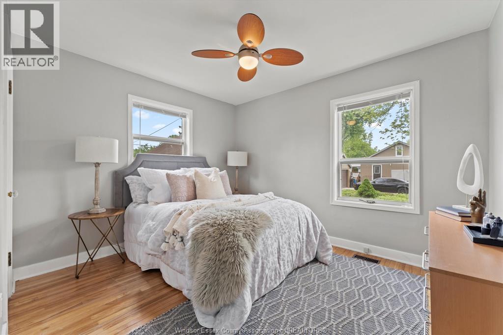 Photo 24 of 297 Talbot South, Essex ON