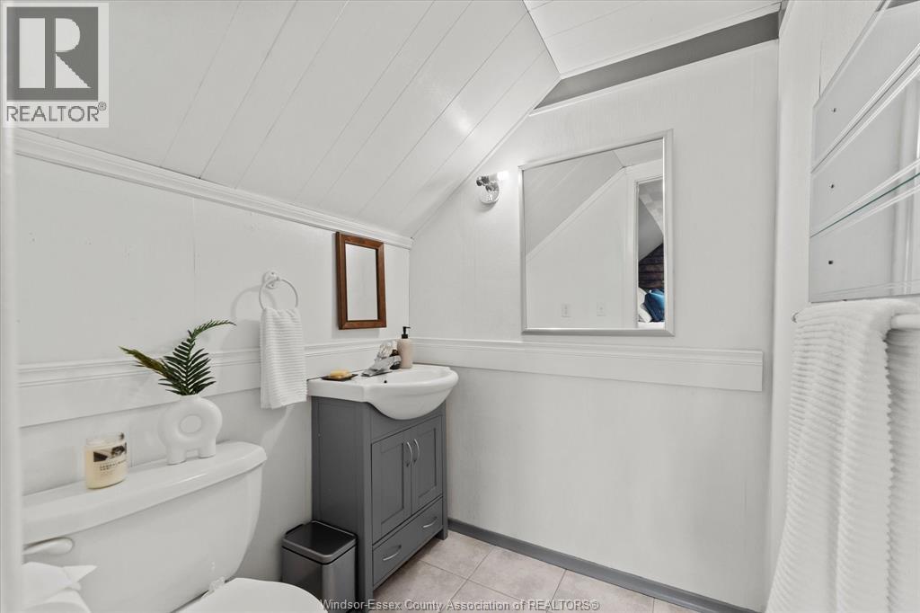 Photo 22 of 297 Talbot South, Essex ON