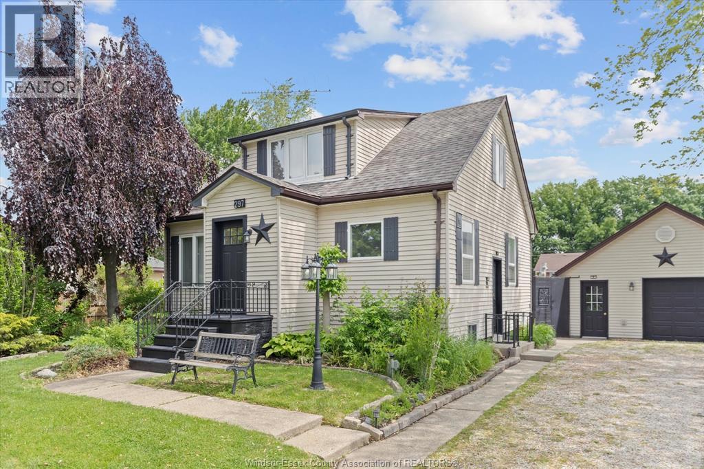 Photo 43 of 297 Talbot South, Essex ON