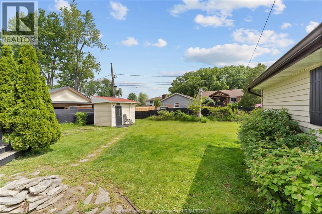 Photo 23 of 297 Talbot South, Essex ON
