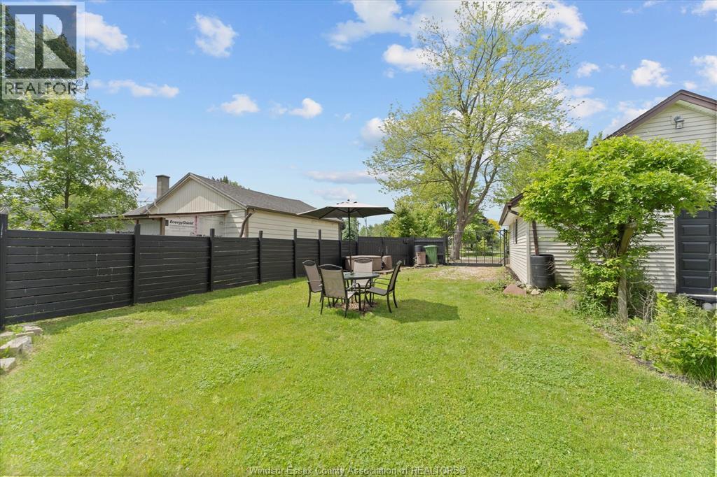 Photo 49 of 297 Talbot South, Essex ON