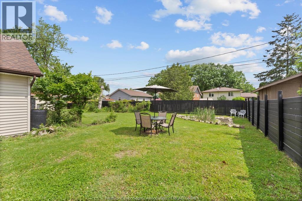 Photo 33 of 297 Talbot South, Essex ON