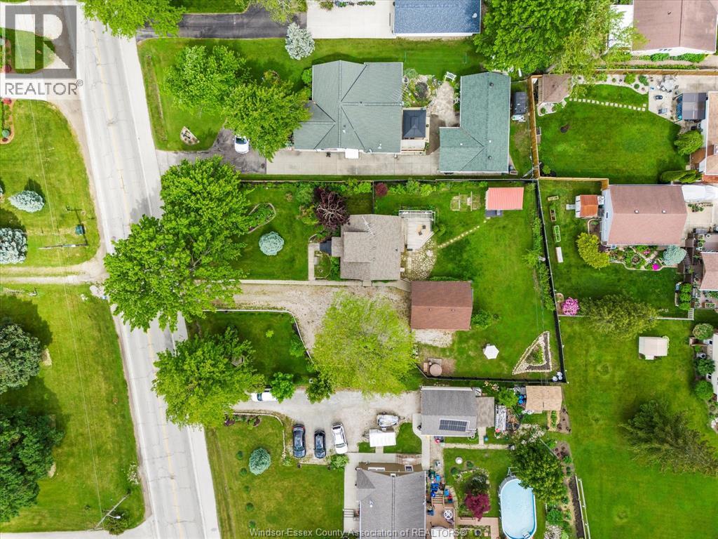 Photo 34 of 297 Talbot South, Essex ON