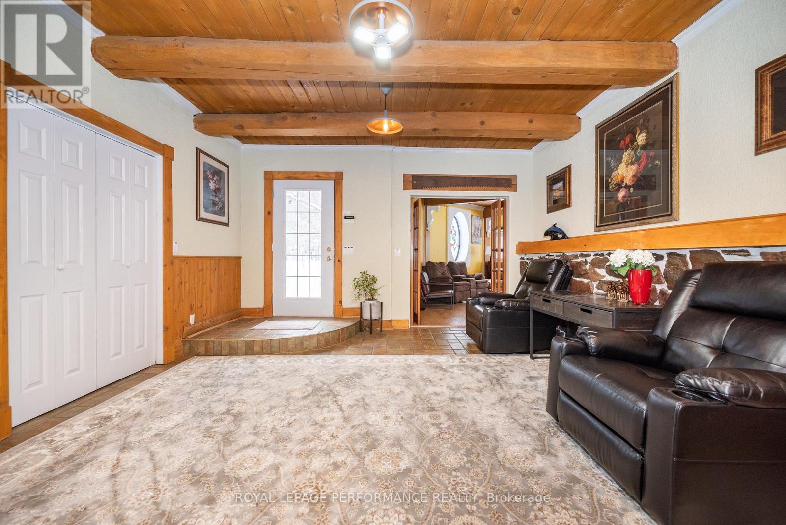 1371 VICTORIA STREET - 13