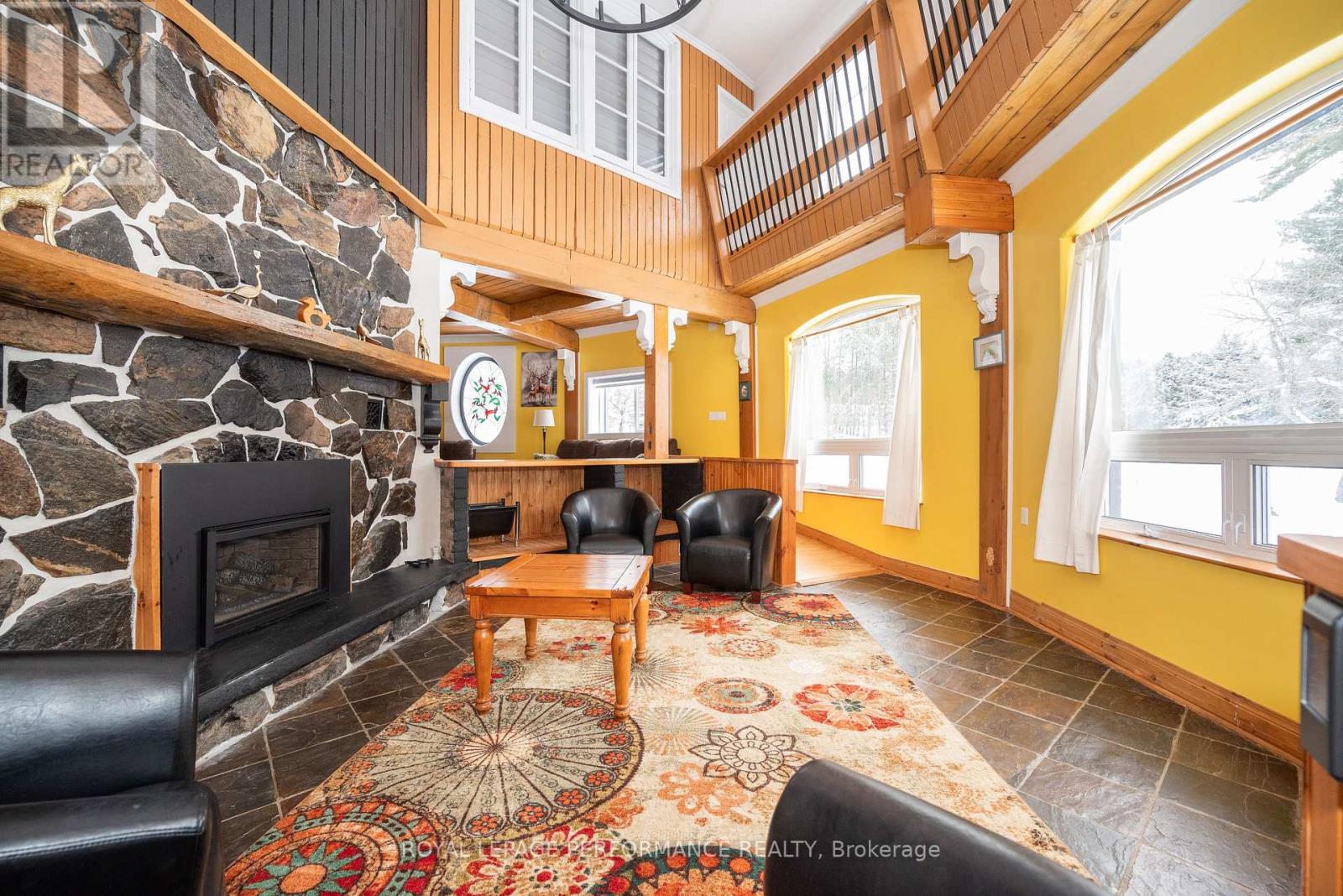 1371 VICTORIA STREET - 17