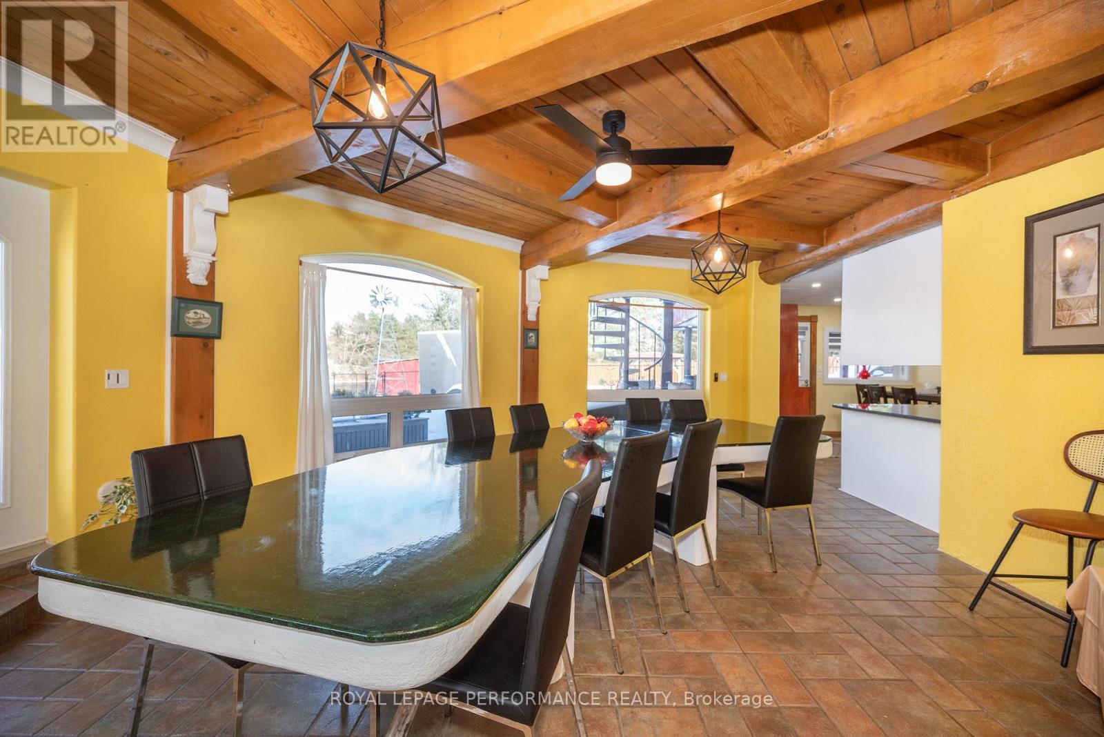1371 VICTORIA STREET - 20