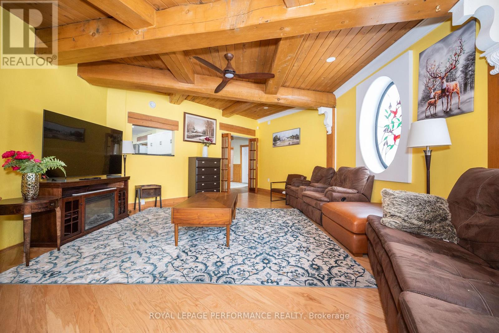 1371 VICTORIA STREET - 16