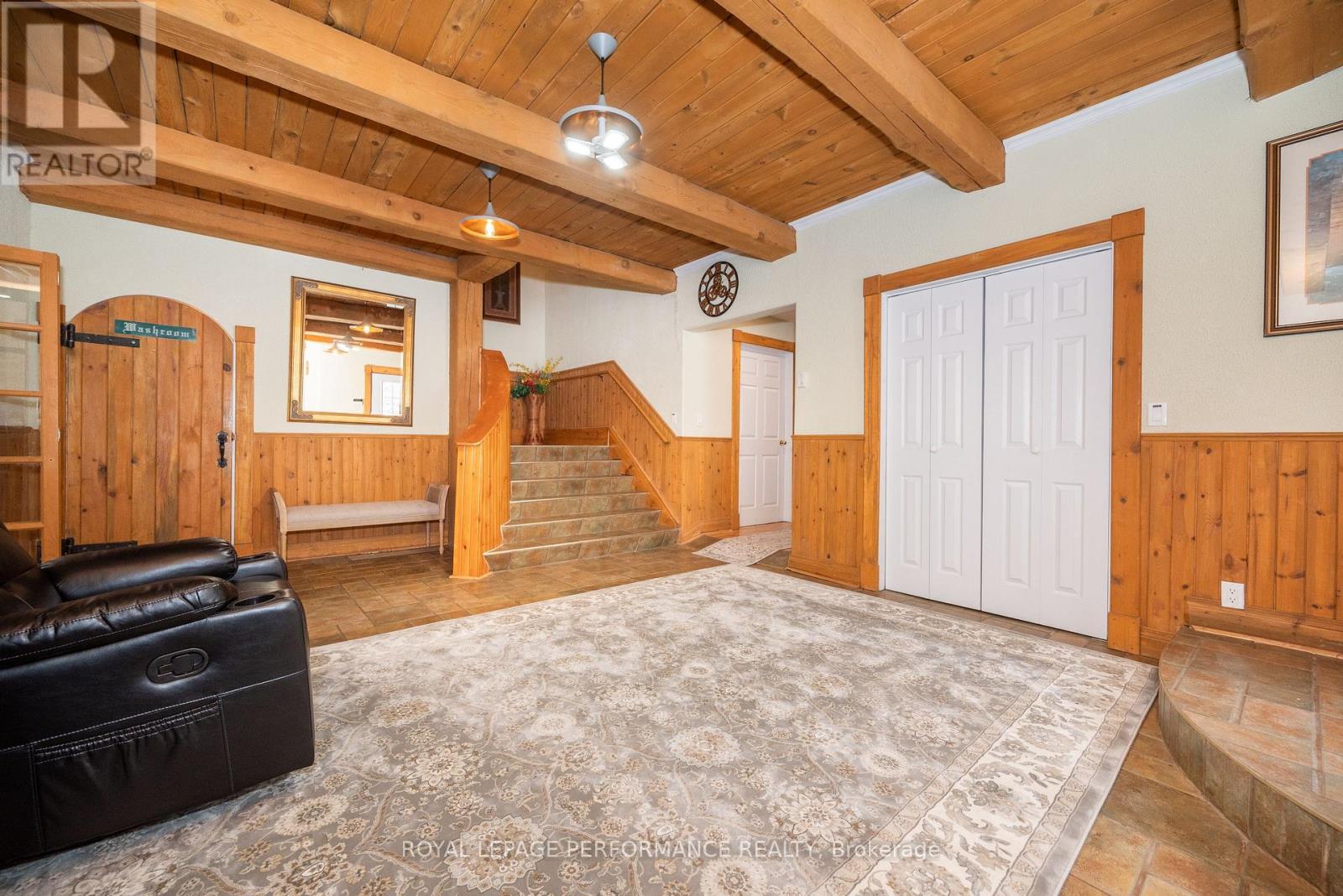 1371 VICTORIA STREET - 11