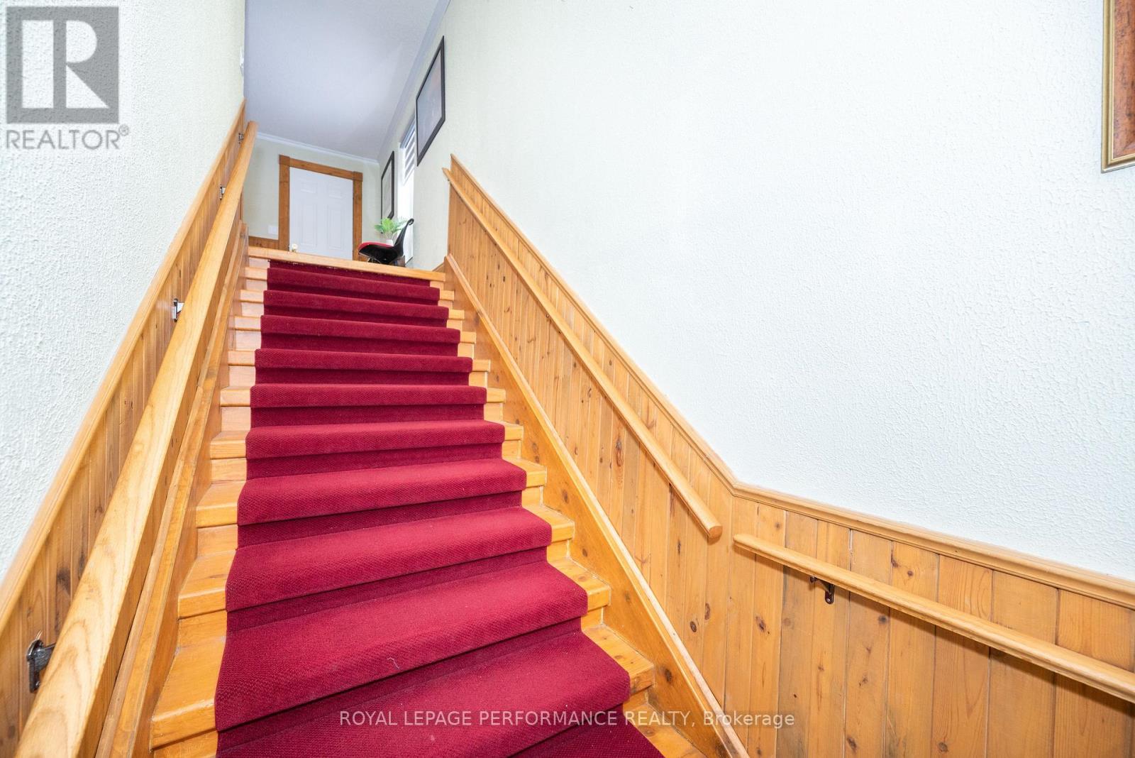 1371 VICTORIA STREET - 28