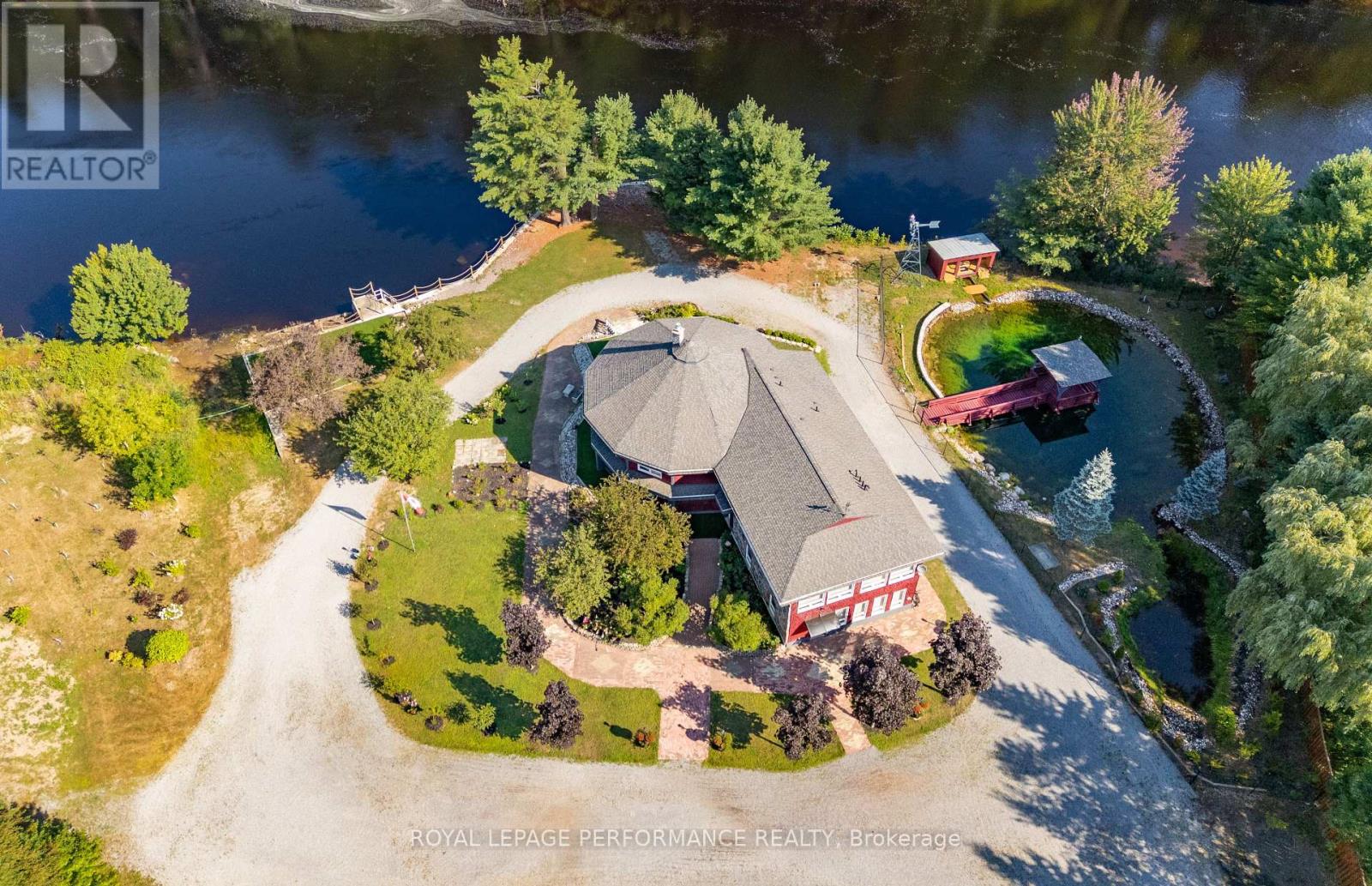 1371 VICTORIA STREET - 3