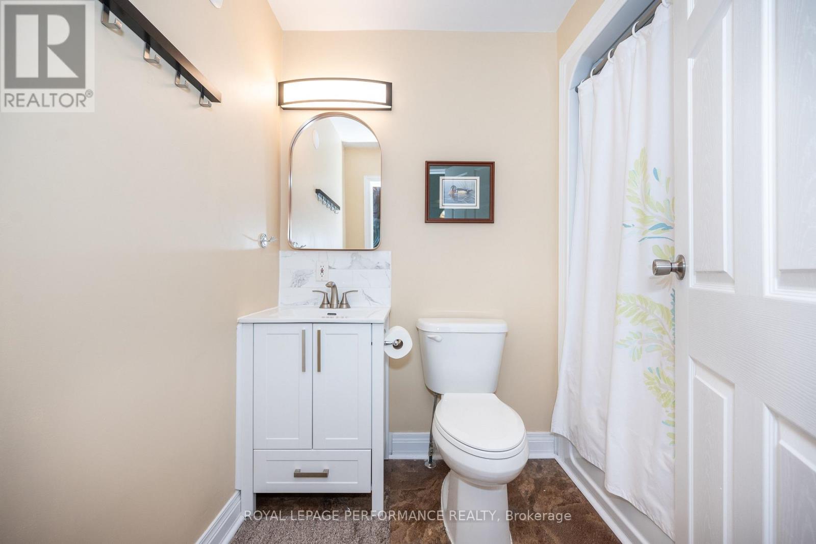 1371 VICTORIA STREET - 35
