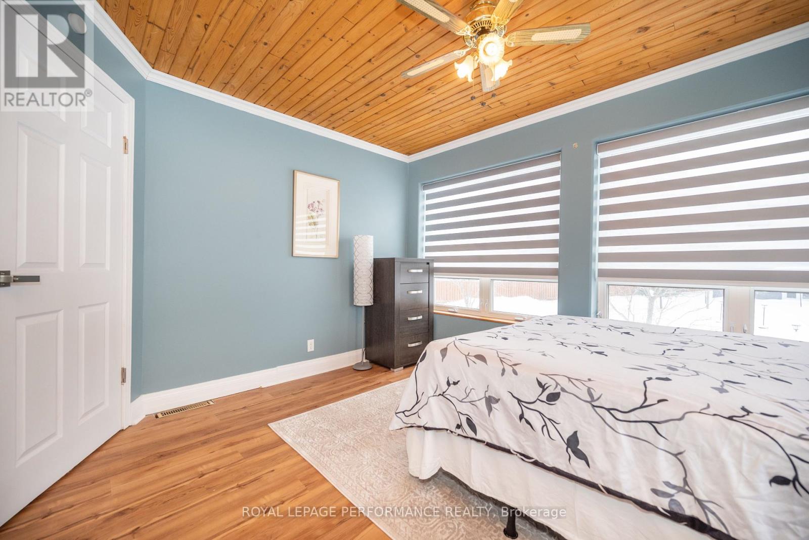 1371 VICTORIA STREET - 37