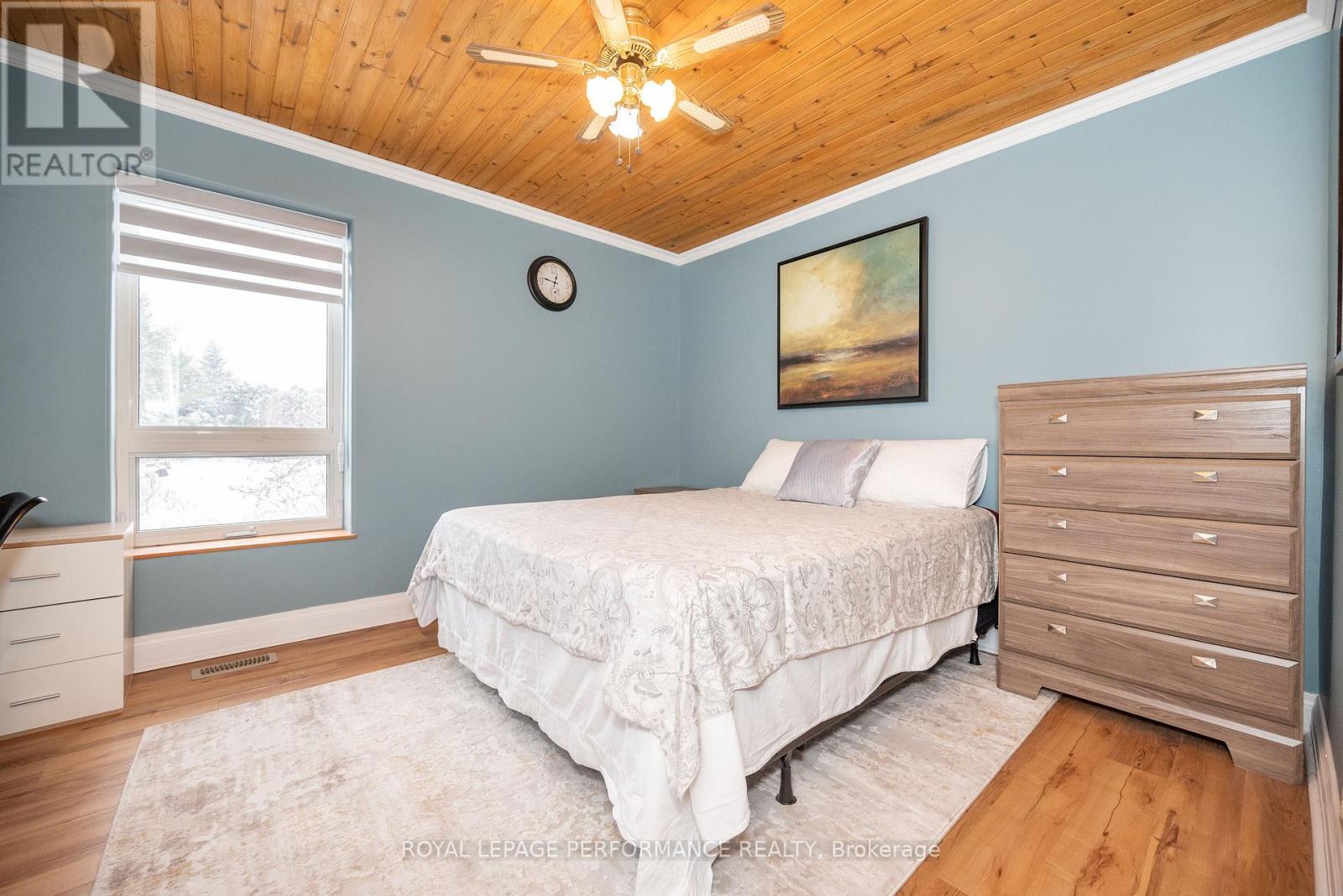 1371 VICTORIA STREET - 39