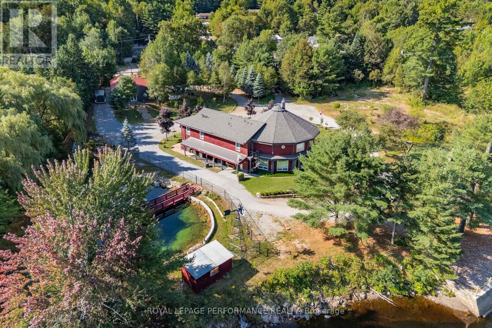 1371 VICTORIA STREET - 5
