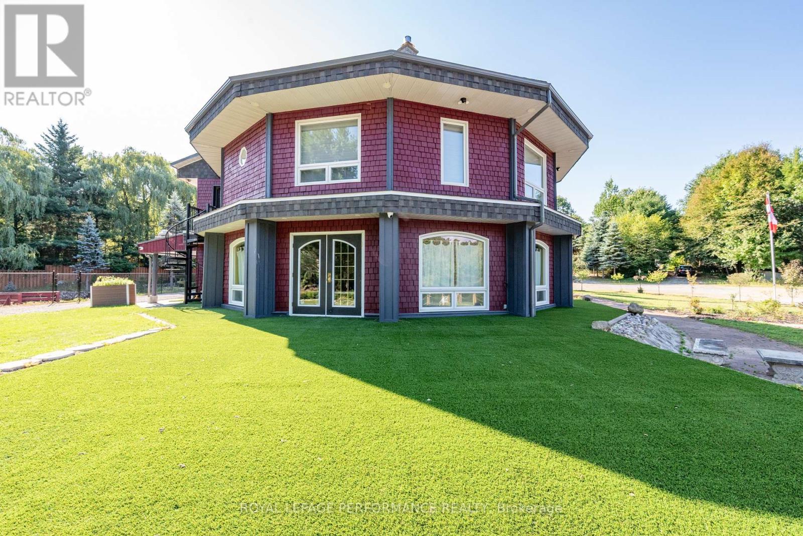 1371 VICTORIA STREET - 7