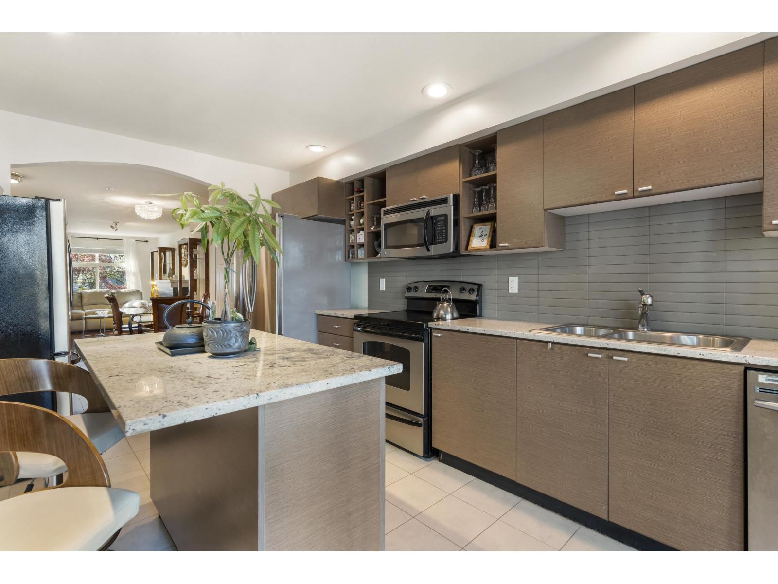 Photo 11 of 5 15833 26th Avenue, White Rock BC