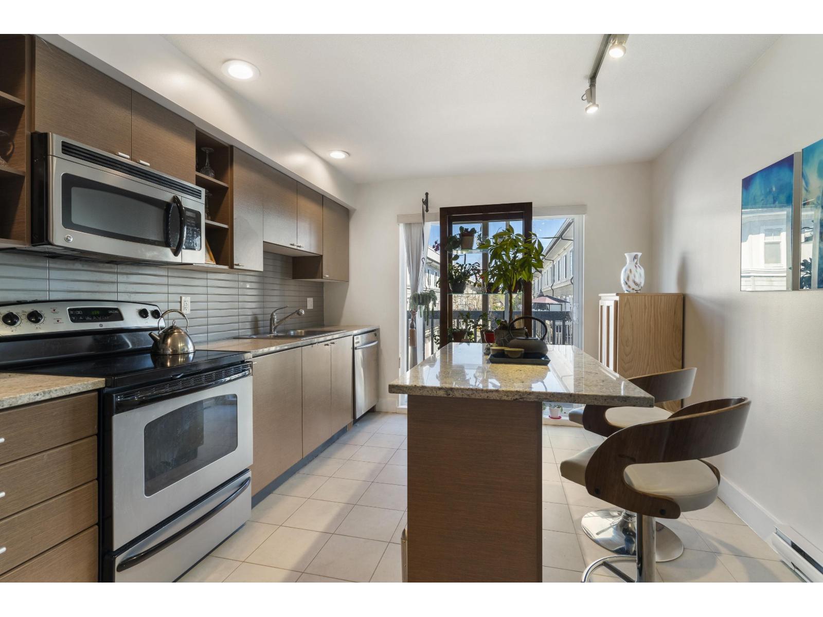 Photo 9 of 5 15833 26th Avenue, White Rock BC
