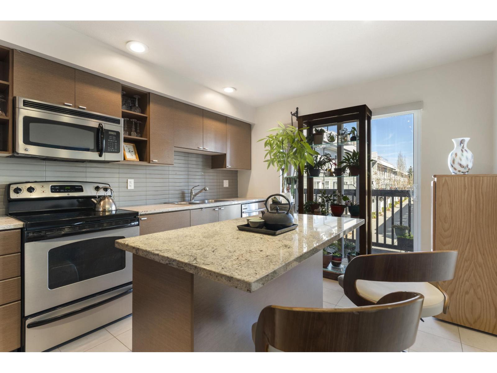 Photo 10 of 5 15833 26th Avenue, White Rock BC