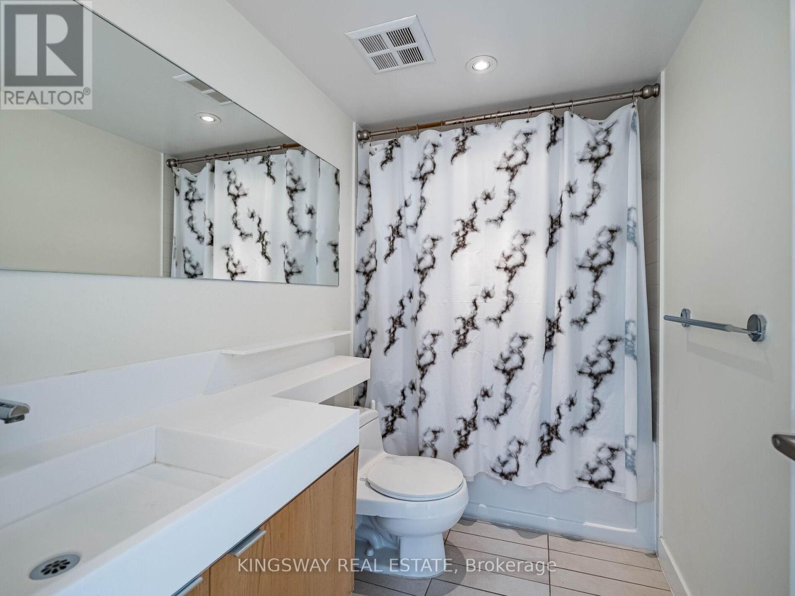 Photo 21 of 4206 25 Telegram Mews, Toronto ON