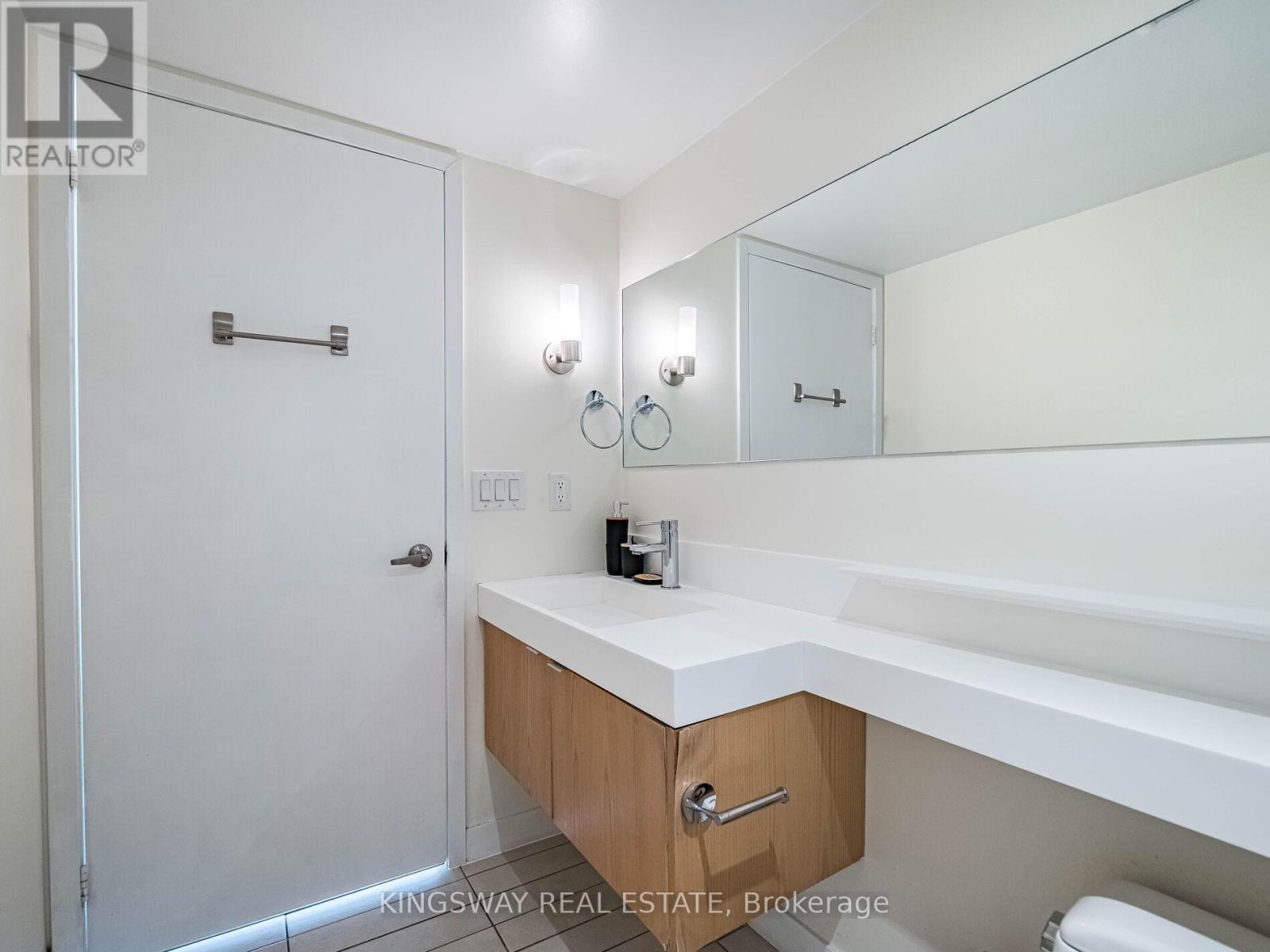 Photo 22 of 4206 25 Telegram Mews, Toronto ON