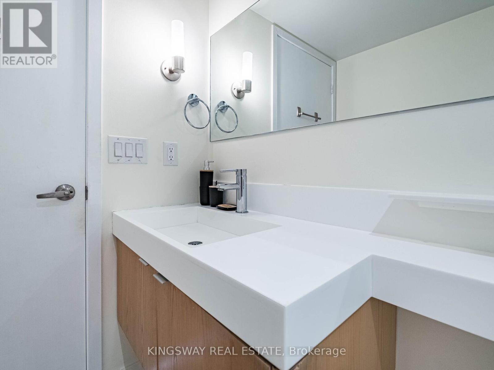 Photo 23 of 4206 25 Telegram Mews, Toronto ON
