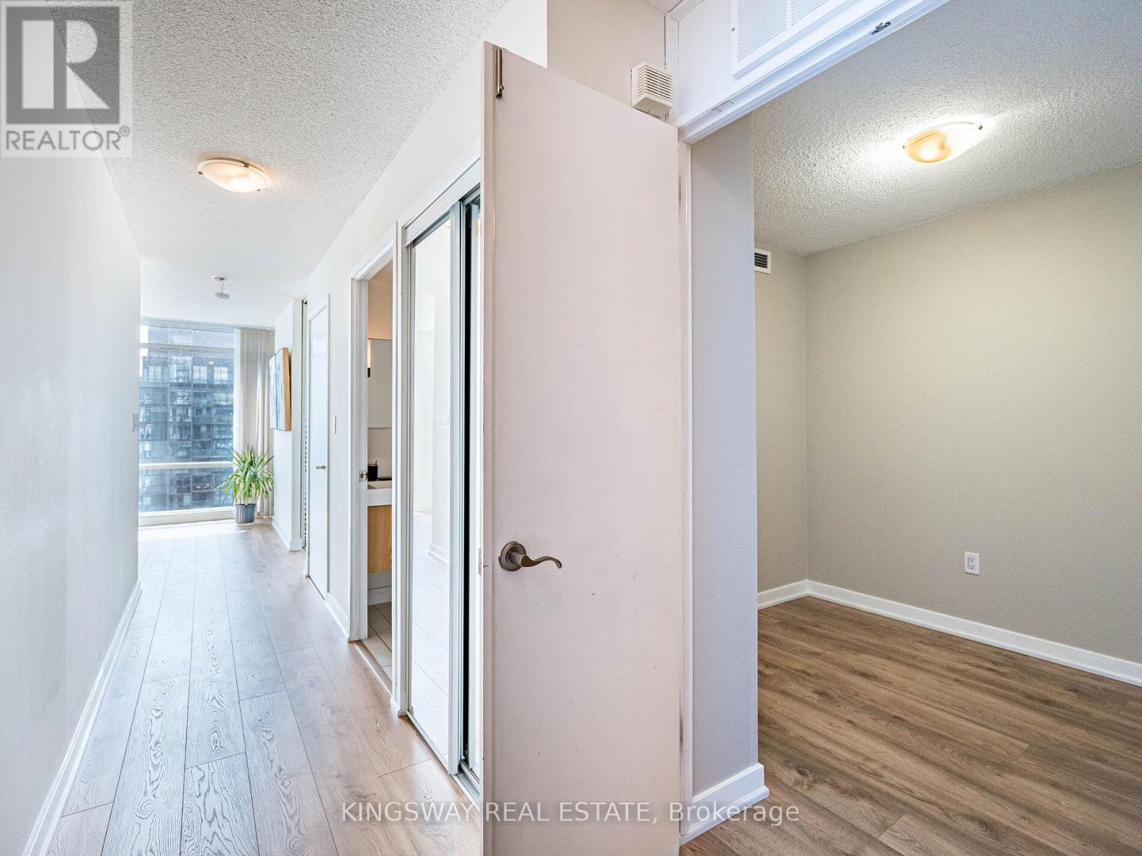 Photo 3 of 4206 25 Telegram Mews, Toronto ON