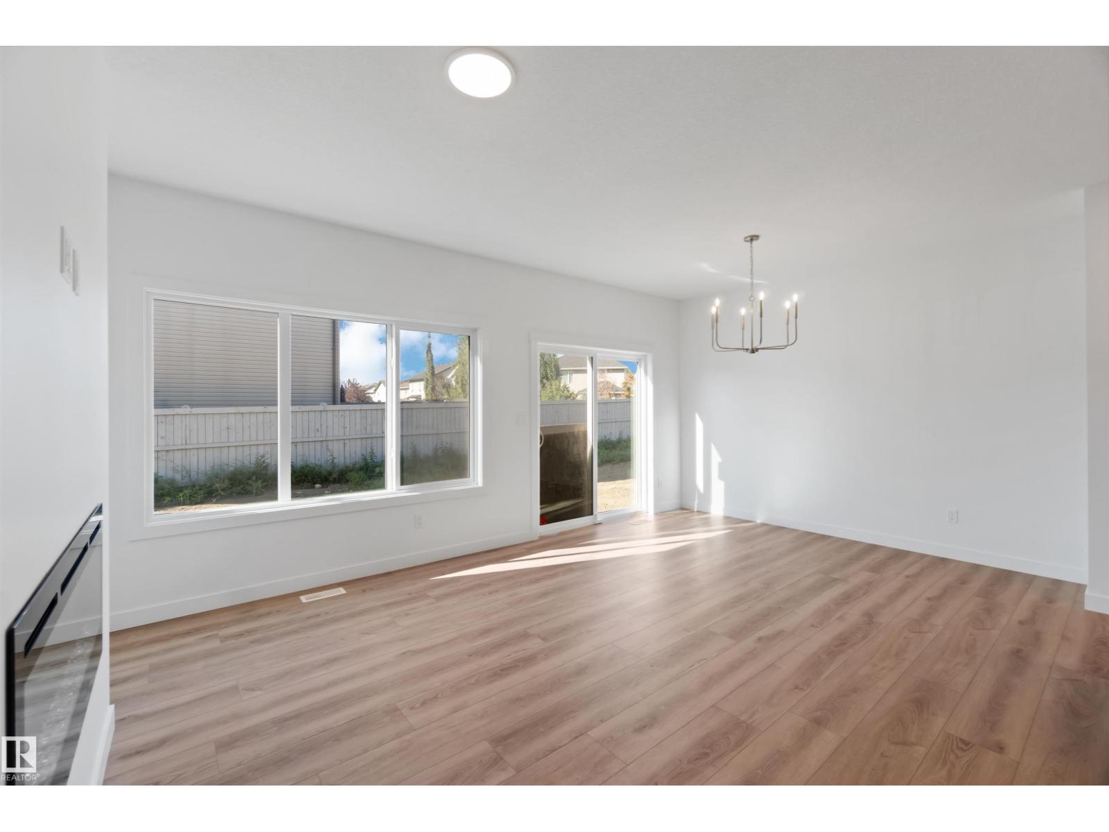 Photo 9 of 8511 181 Av Nw, Edmonton AB