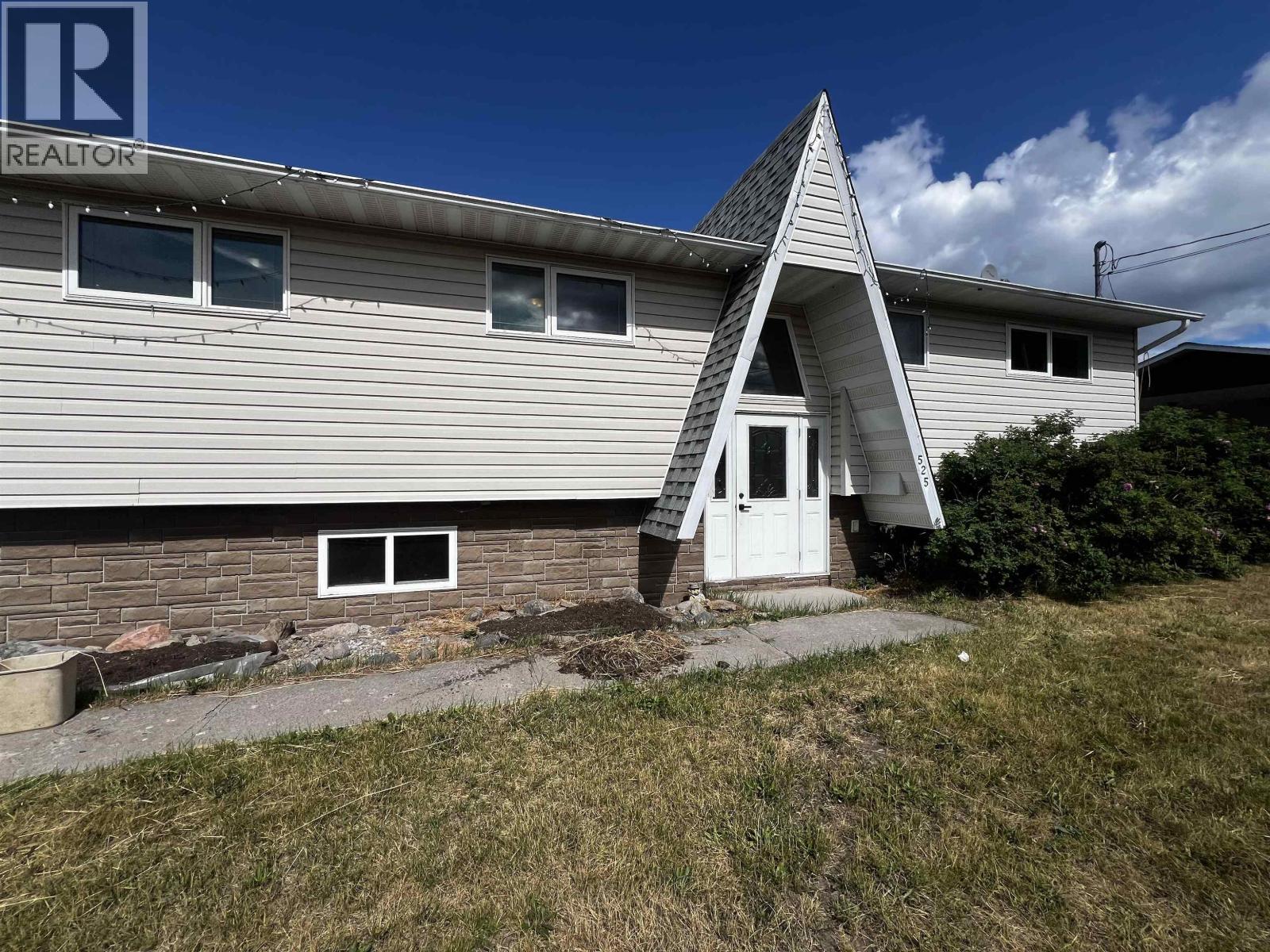 525 TUNASA DRIVE, Fraser Lake